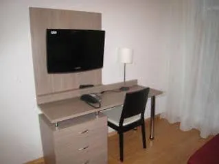 Aparthotel Sejours & Affaires Geneve Les Rives Du Leman 2*